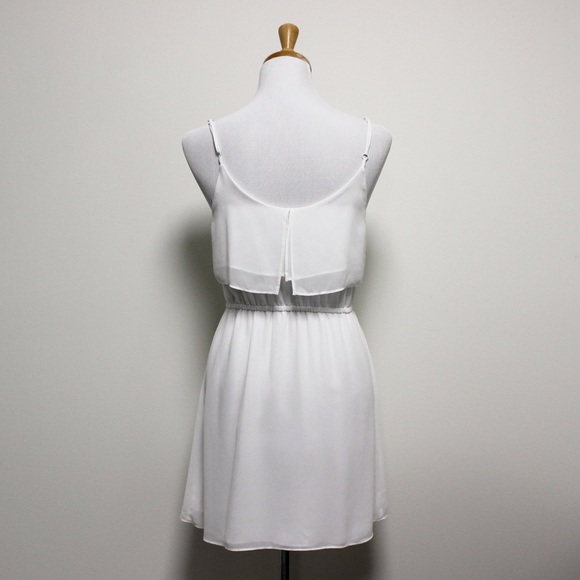 EUC BCBGeneration White Sleeveless Elastic Waist - Picture 3 of 4